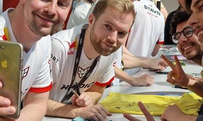 cadiaN and Xizt all smiles together with fans